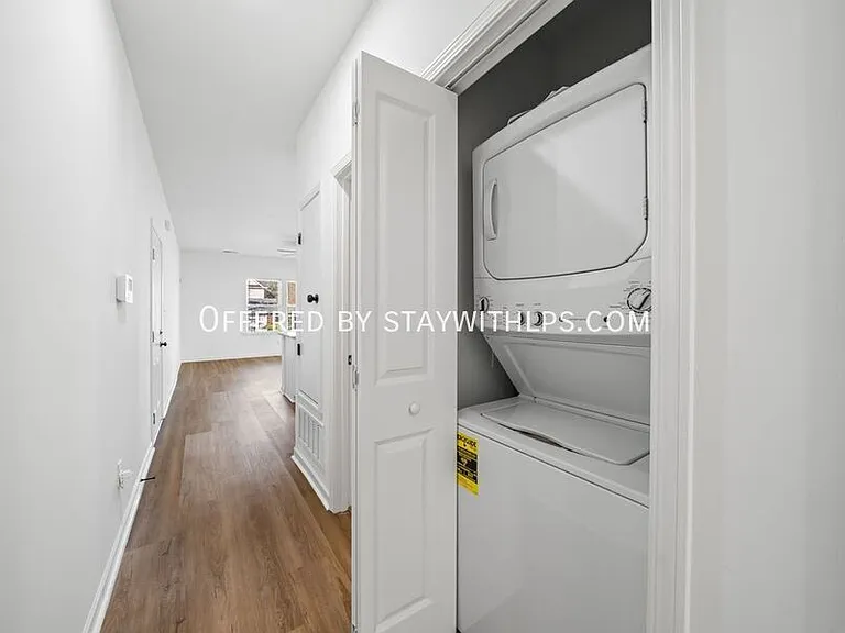 1571 Court Ave #102 — Photo 29