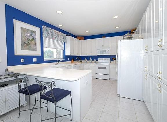3rd image of 11025 Lakeland Cir