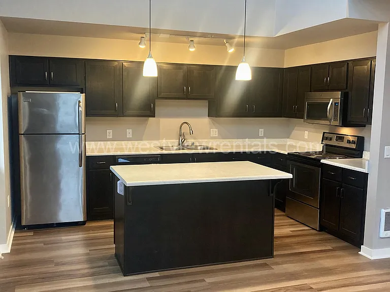 203 E Laurel St — Photo 232