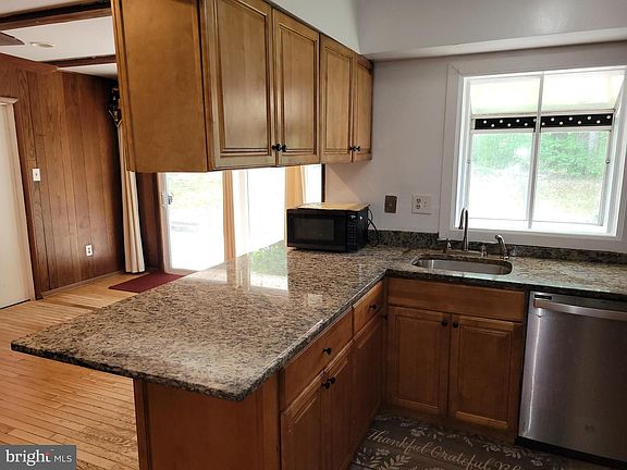 3rd image of 9203 Twin Hill Ln