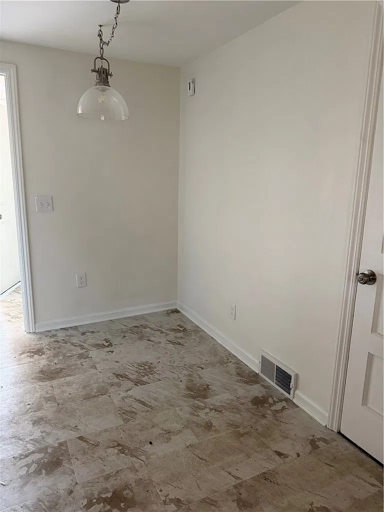 3 bed, 1.5 bath, 1447 sqft, $2,950 — Photo 4