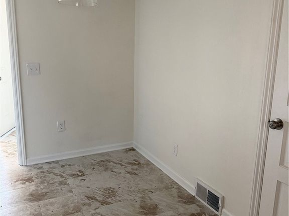 4th image of 61 Fernboro Rd