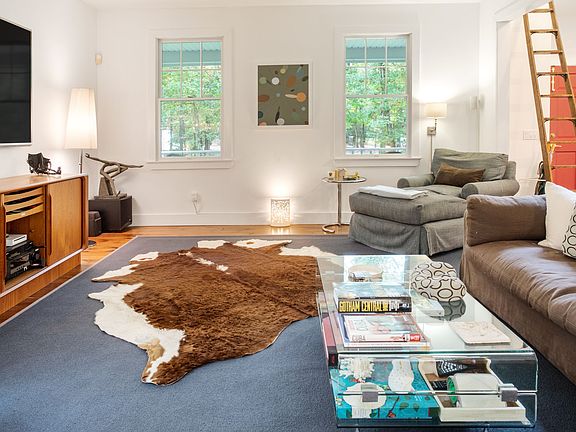 5th image of 6 Lillian Ln