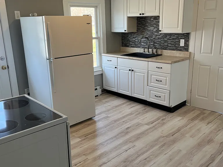 15 Goodyear Ave #2 — Photo 3