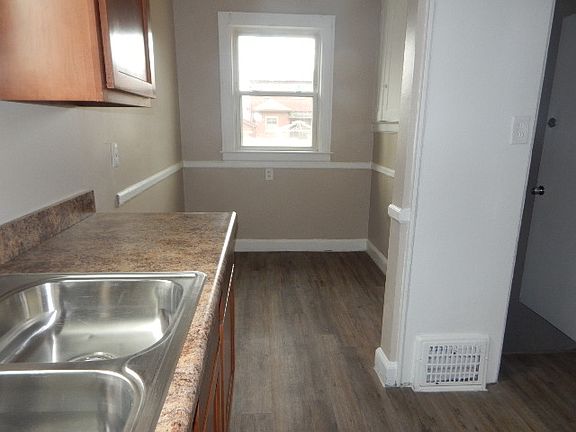 5th image of 5519 Haverhill St #1