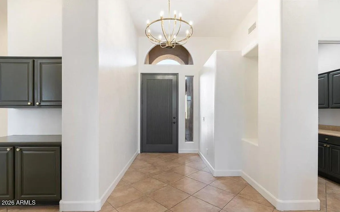3 bed, 2.5 bath, 2705 sqft, $6,400 — Photo 2