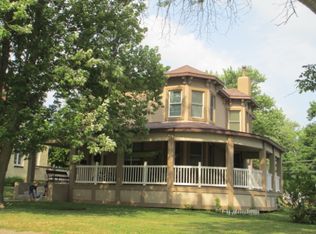 310 N Grand St, Chariton, IA 50049