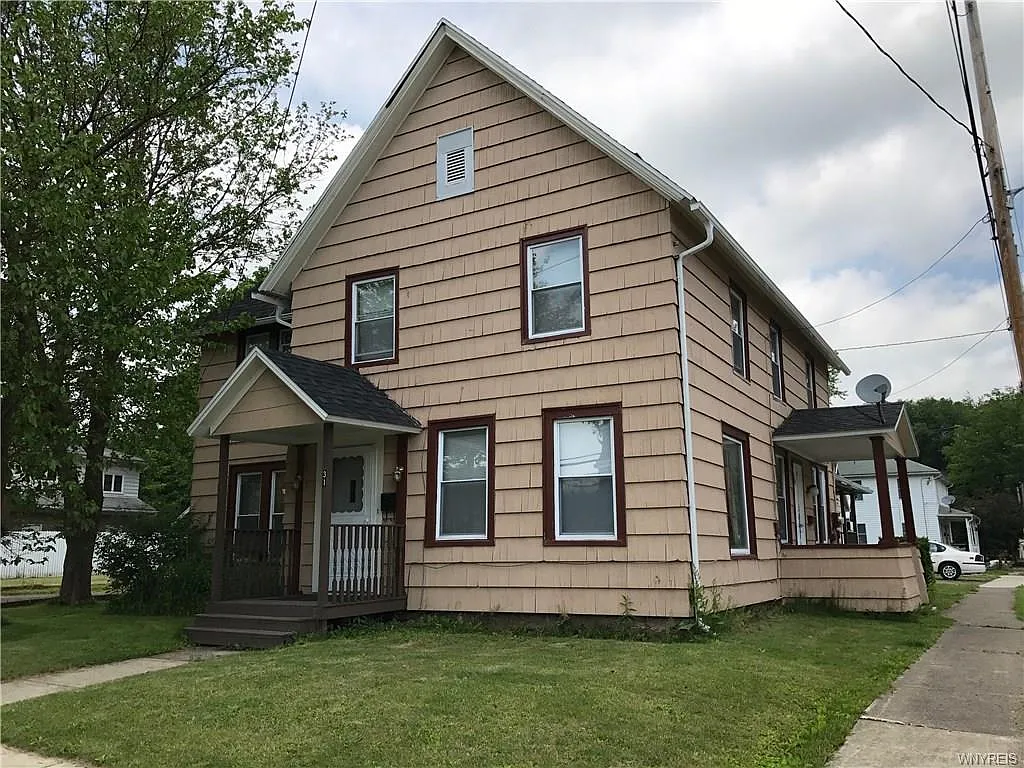 31 E Main St photo 1