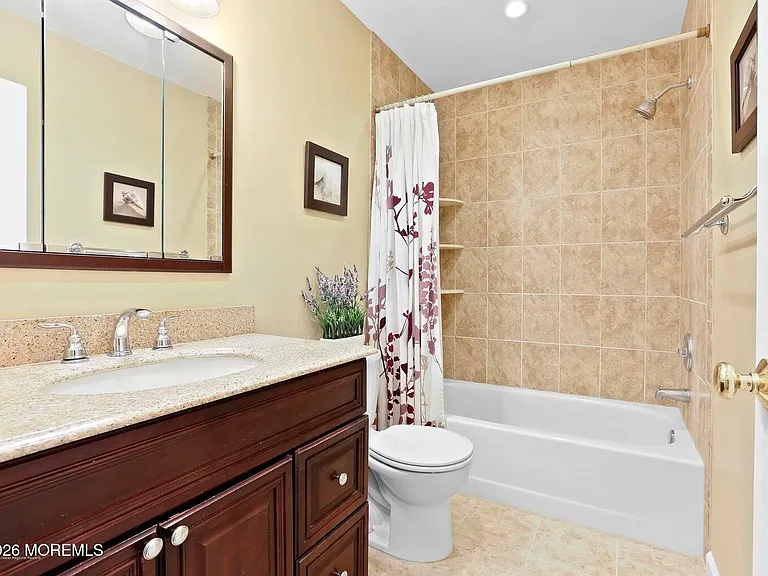 7 Stuart Dr #3 — Photo 17