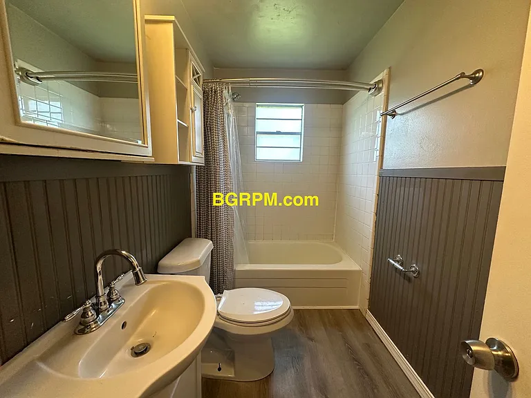 501 N Elm St — Photo 7