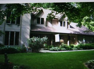 6215 Shamrock Ln, Hartford, WI 53027