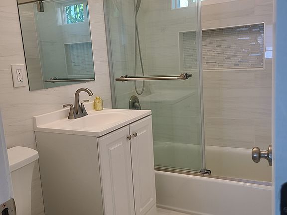4th image of 3931 Riviera Dr #3931.5