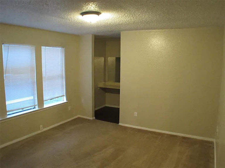 10311 Tamworth Dr — Photo 52