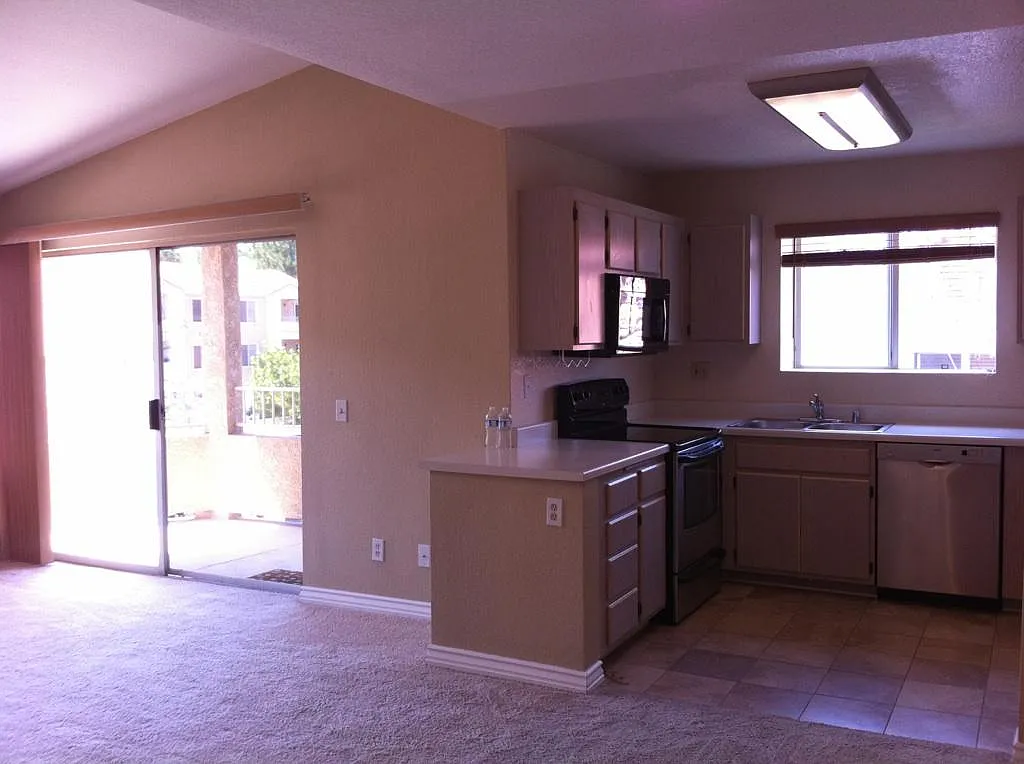 1 bed, 735 sqft, $2,190 — Photo 3