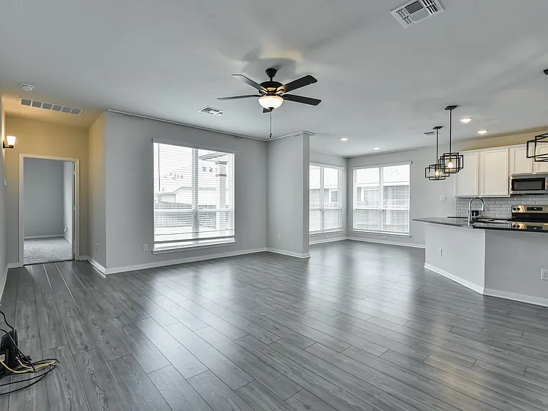 6306 Golden Gate Dr — Photo 27