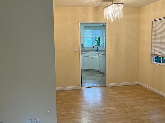 3rd image of 1742 N Mariposa Ave APT 4