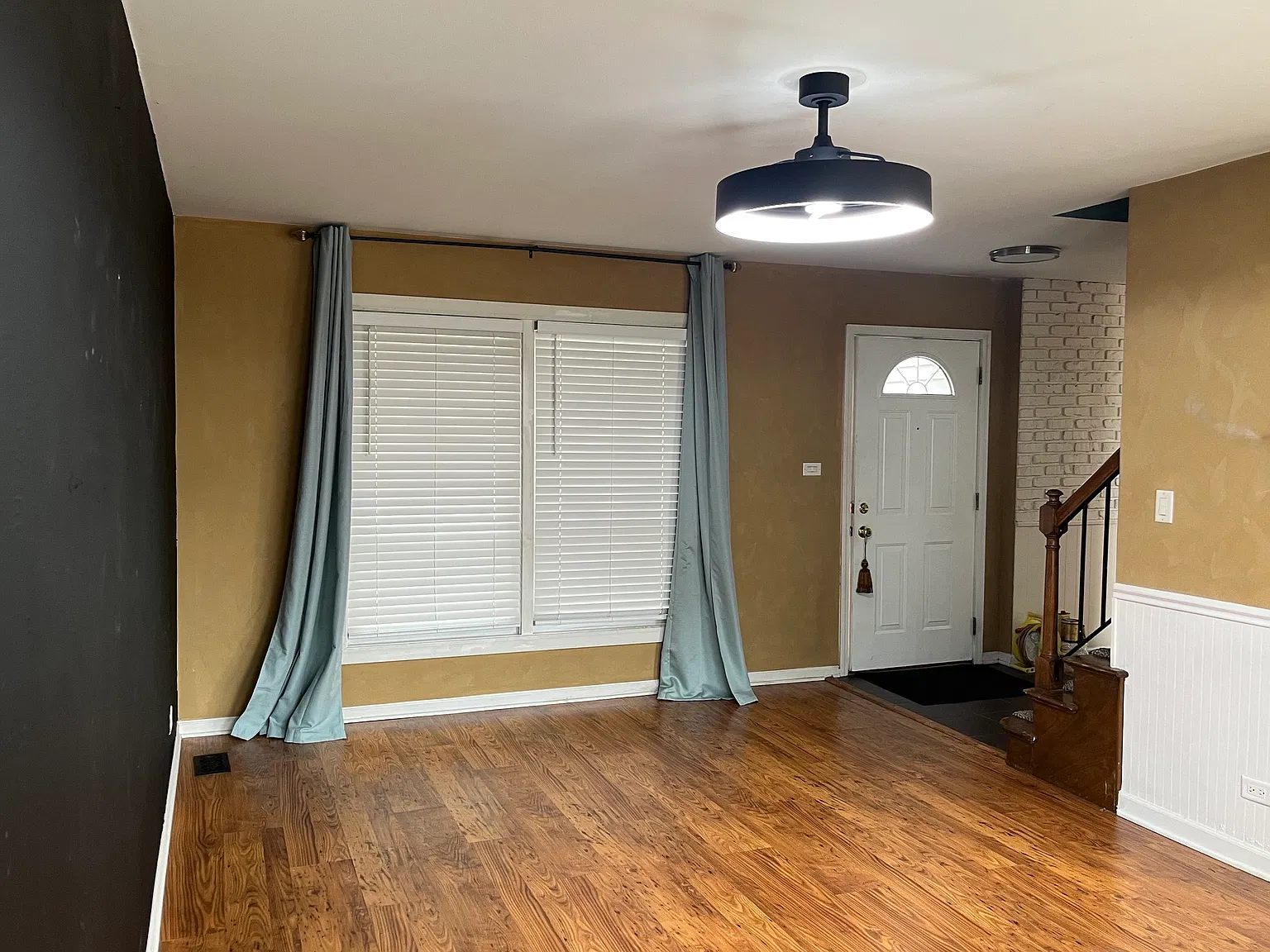 3 bed, 1.5 bath, 1230 sqft, $2,200 — Photo 3