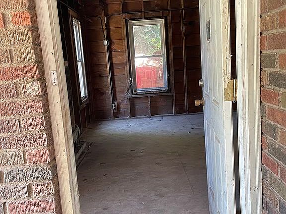 5th image of 1511 S Knoxville Ave