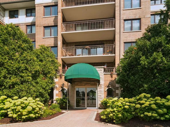 15 S Pine St APT 506A, Mount Prospect, IL 60056