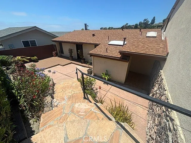 998 Oriole Dr — Photo 2