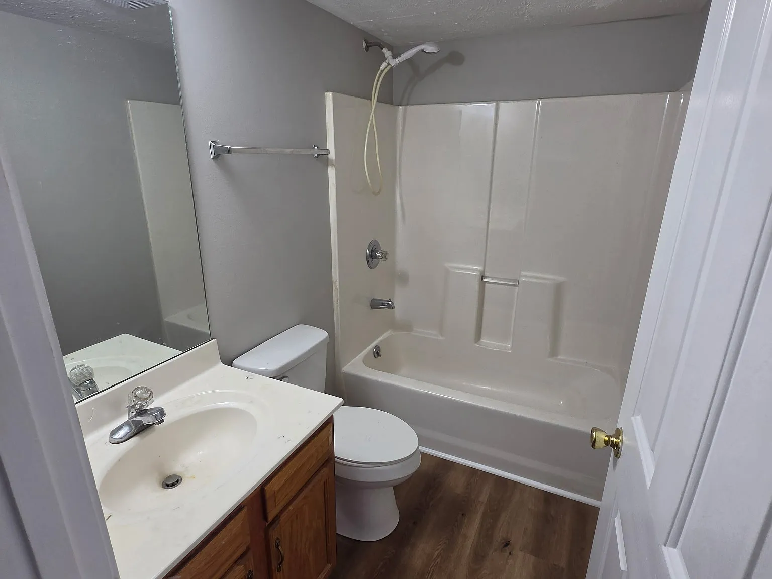 115 Karen Court - 1 — Photo 3