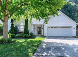 9504 Erinsbrook Dr, Raleigh, NC 27617