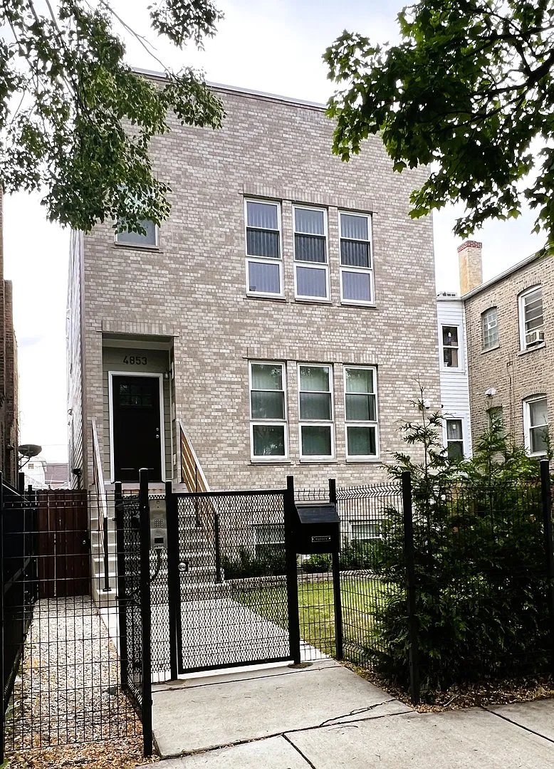 2 bed, 1250 sqft, $2,200 — Photo 1