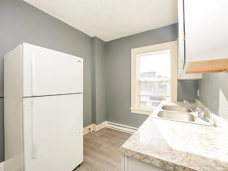 2174 W 103rd St #4 — Photo 8