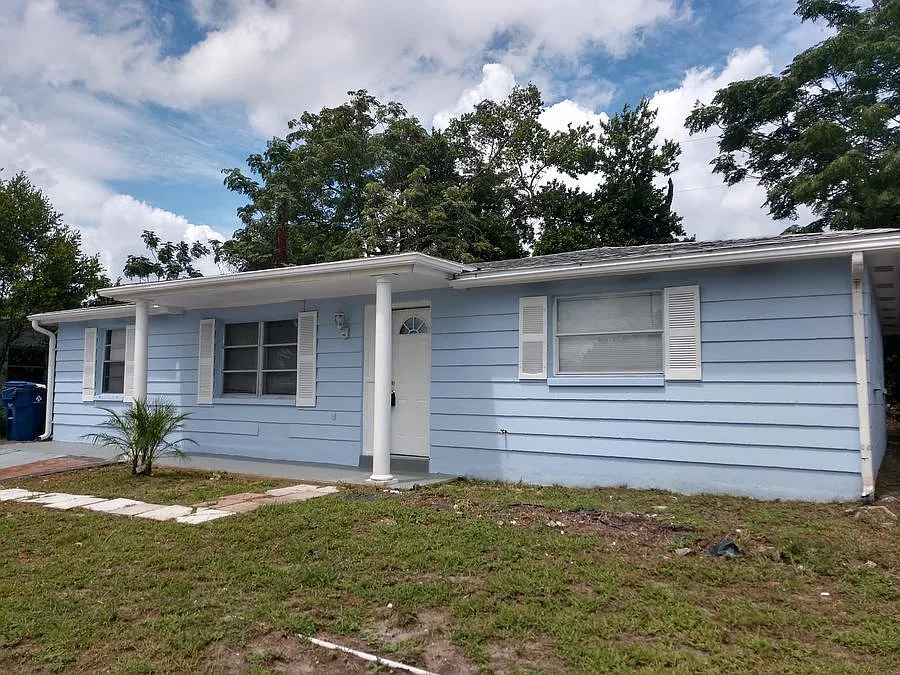 4 bed, 1336 sqft, $1,800 — Photo 2