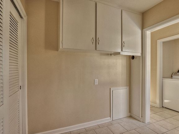 Pantry & Laundry Room