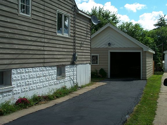Detached Garage