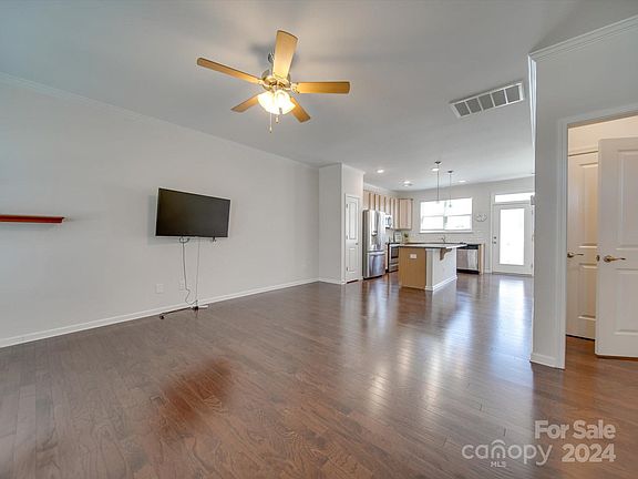 4th image of 456 Spring Gardens Dr