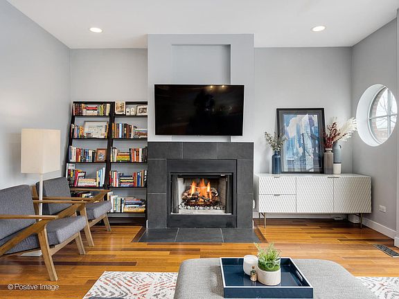 5th image of 852 N Ashland Ave #1