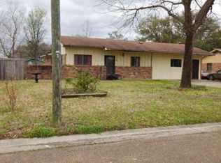 909 Rose St, Greenwood, MS 38930