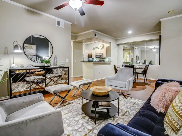 Colonnade at Willow Bend