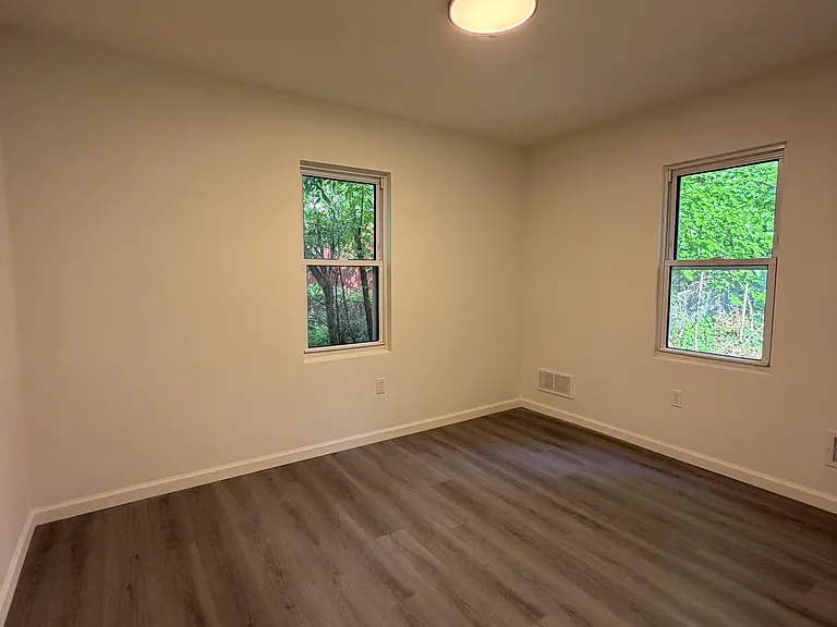 311 Akron Ave — Photo 10