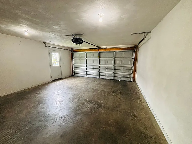 255 Windsor Dr — Photo 11