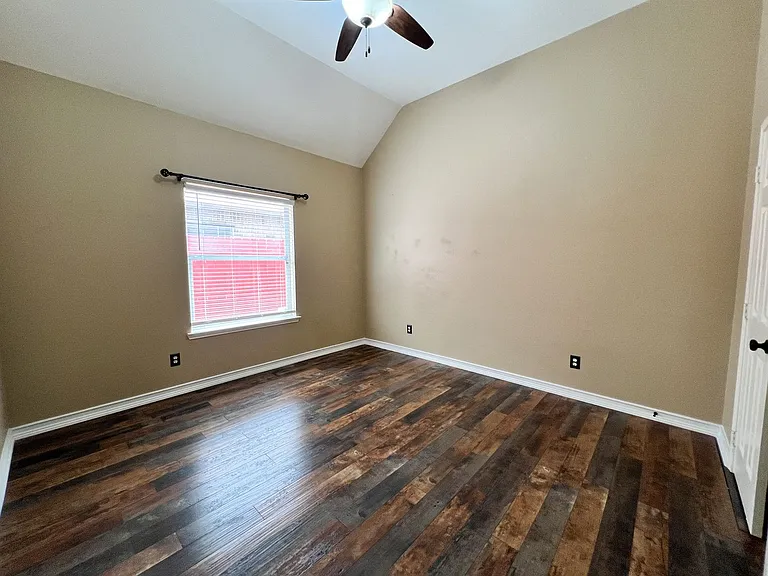 2215 Dorman Ct — Photo 24