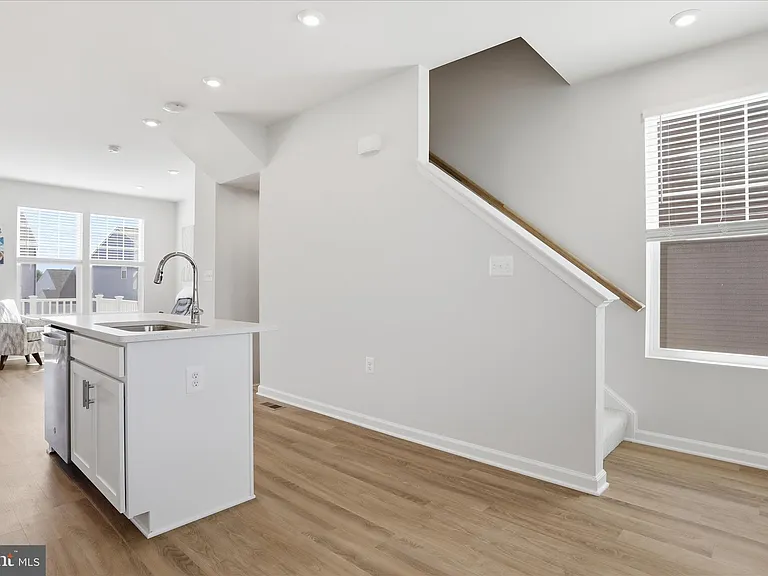163 Anthem St — Photo 13