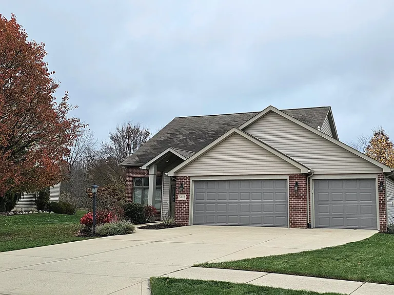 8401 Backwater Dr — Photo 1