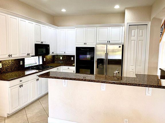 4th image of 10350 Versailles Blvd