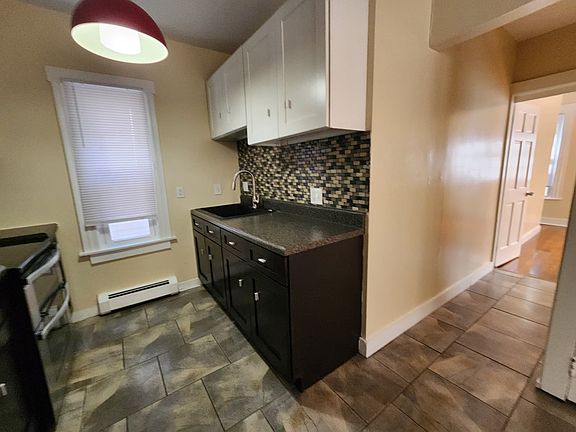 4th image of 371 Norton St #11