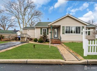 11 Pershing Ave, Sayreville, NJ 08872