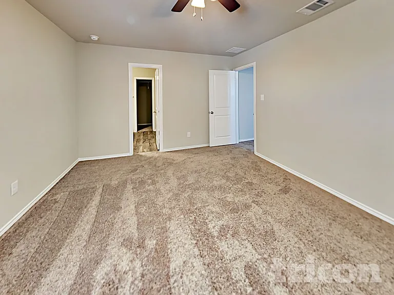 5202 Everett Loop — Photo 10