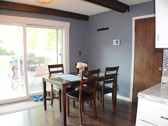 5th image of 2671 Midvale Pl E