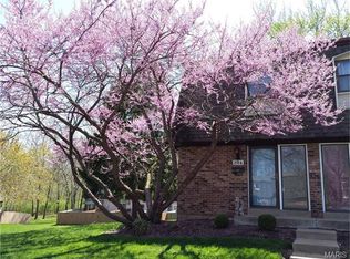 210 Braeshire Dr APT A, Ballwin, MO 63021