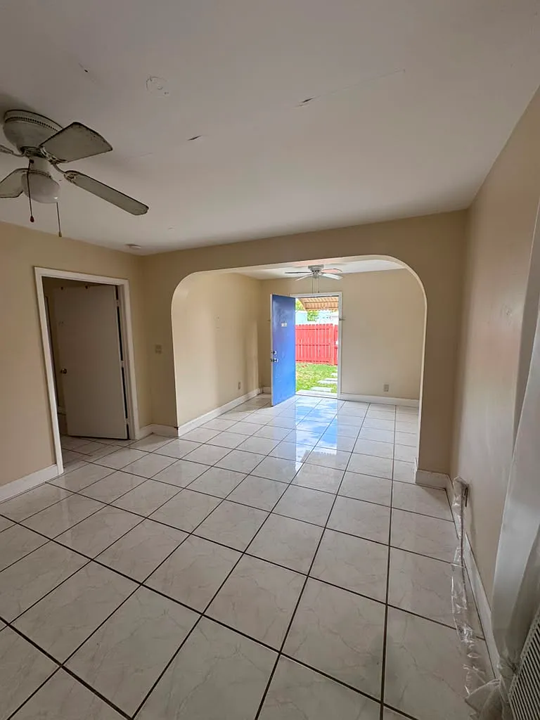 1 bed, 800 sqft, $1,600 — Photo 2