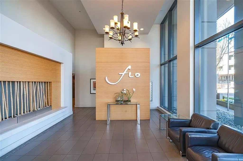 2 bed, 900 sqft, $2,750 — Photo 2