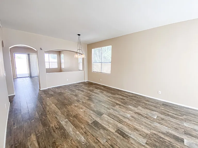 3918 E Juanita Ave — Photo 2