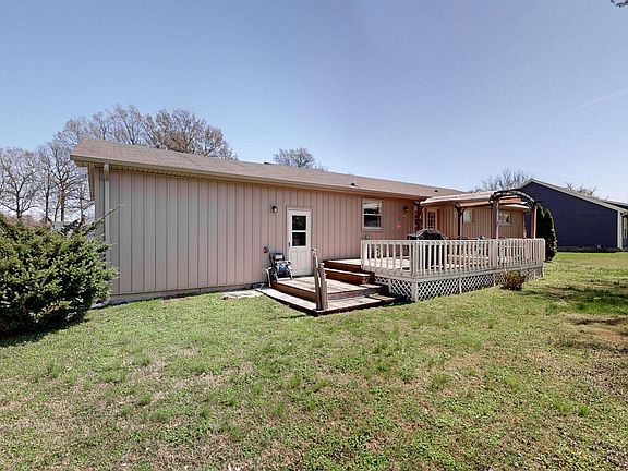 2nd image of 111 Honeysuckle Ln
